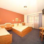 Photo of 4-bed room, bath, toilet