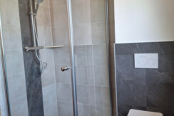 bathroom with Rainshower