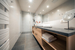 Gust for 4 - Badezimmer mit Dusche