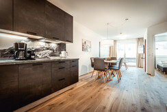 Gust for 6 - spacious eat-in kitchen (Top 7)