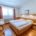 Photo of double room with shower, WC