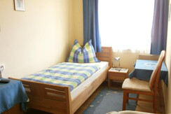 Einzelzimmer mit Gartenblick