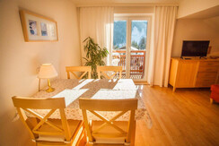 Haus Anna_App. DG_Esstisch