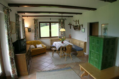 Wohnraum mit Kachelofen