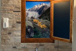 ZIMMER 2: Doppelbett, Einzelbett, Waschbecken