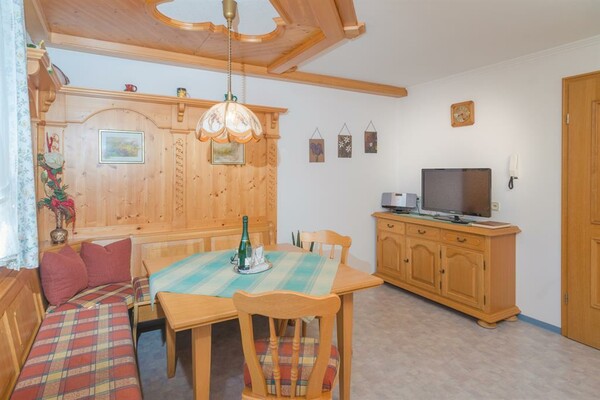 Sitzecke mit Fernseher