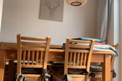 Essgruppe mit Stühlen 🪑 und Bank