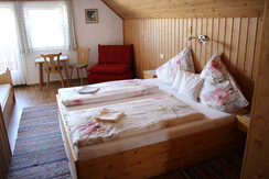 Großes Appartement Zimmer 2