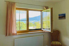 Schlafzimmer Nr. 2 mit Blick ins Ennstal