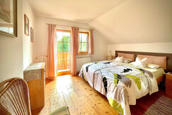 Schlafzimmer Nr. 1 mit Balkonzugang