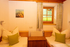 Schlafzimmer mit 2 separaten Betten