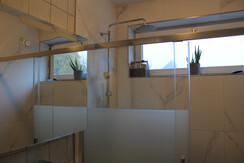 bathroom with a nice view to the mountains