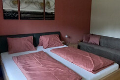 Schlafzimmer mit Zusatzbett