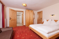 Haus Taxegger - App. Bischofsmütze - Schlafzimmer