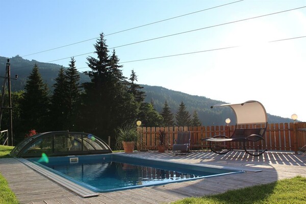 Haus Taxegger - Außenpool zum Abkühlen