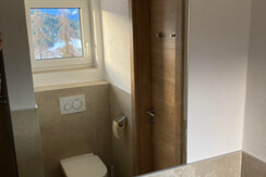 Badezimmer mit Dusche WC