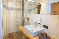 Badezimmer Schlafzimmer 2