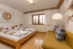 Schlafzimmer mit zusätzlicher Ausziehcouch