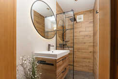 Badezimmer 2 mit beheizbarem Spiegel