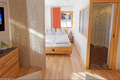 App1 Schlafzimmer Bad