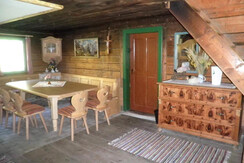 Innen-Ansicht-Potzalm-im-Naturpark-Sölktäler-in-de