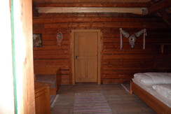 Innen-Ansicht-Potzalm-im-Naturpark-Sölktäler-in-de