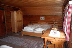 Innen-Ansicht-Potzalm-im-Naturpark-Sölktäler-in-de