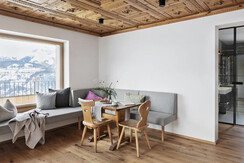 Holzhackerin-Apartment-Wödklasse2