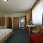 Pomiń zdjęcie double room with shower, WC