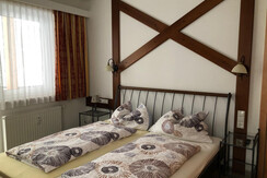 Blumen Studios_Gössenberg_Doppelbett