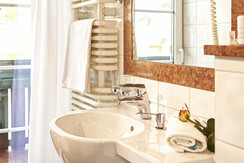 Familienzimmer A Bad2