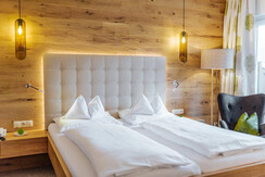 Gemütliches Bett im Steirer Doppelzimmer