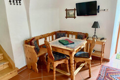 Sitzecke Doppelzimmer mit Küchenzeile