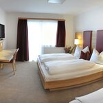 Photo of Family room, shower, toilet