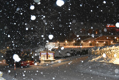Schneefall vor dem Vitalen Landauerhof