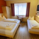 Pomiń zdjęcie Pokój trzyosobowy, prysznic, WC, 1 pokój do spania