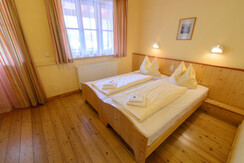 bett-doppelzimmer-jufa-hotel-donnersbachwald-almer