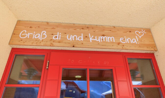 hoteleingang-jufa-hotel-donnersbachwald-almerlebni