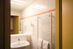 badezimmer-jufa-hotel-planneralm-alpin-resort-heiz