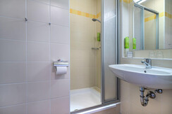 jufa-hotel-schladming-zimmer-dz-bad-1440x1013