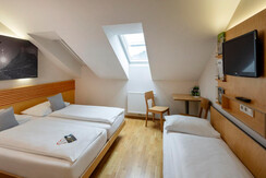 doppelbett-einzelbett-tv-sitzecke-ff3-jufa-hotel-s