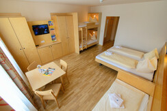 betten-familienzimmer-jufa-schladming-zimmer-xlarg