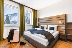 doppelbett-doppelzimmer-jufa-hotel-schladming-koff