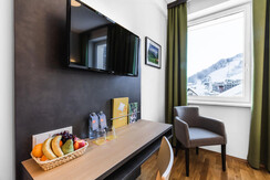 tisch-doppelzimmer-jufa-hotel-schladming-tv