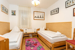 Top 2 bedroom 2 with two single beds