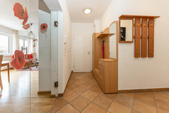 Top 2 spacious anteroom