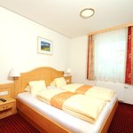 Photo of Family room, separate toilet and shower/bathtub | © Kirchenwirt Aigen