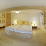 Photo of 4-bed room, shower, toilet