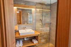 Badezimmer mit Naturmaterialien