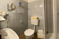 Bathroom 06a